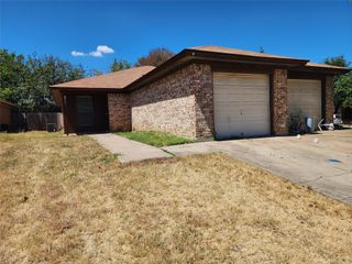 6702 S Creek Drive, Fort Worth, TX 76133