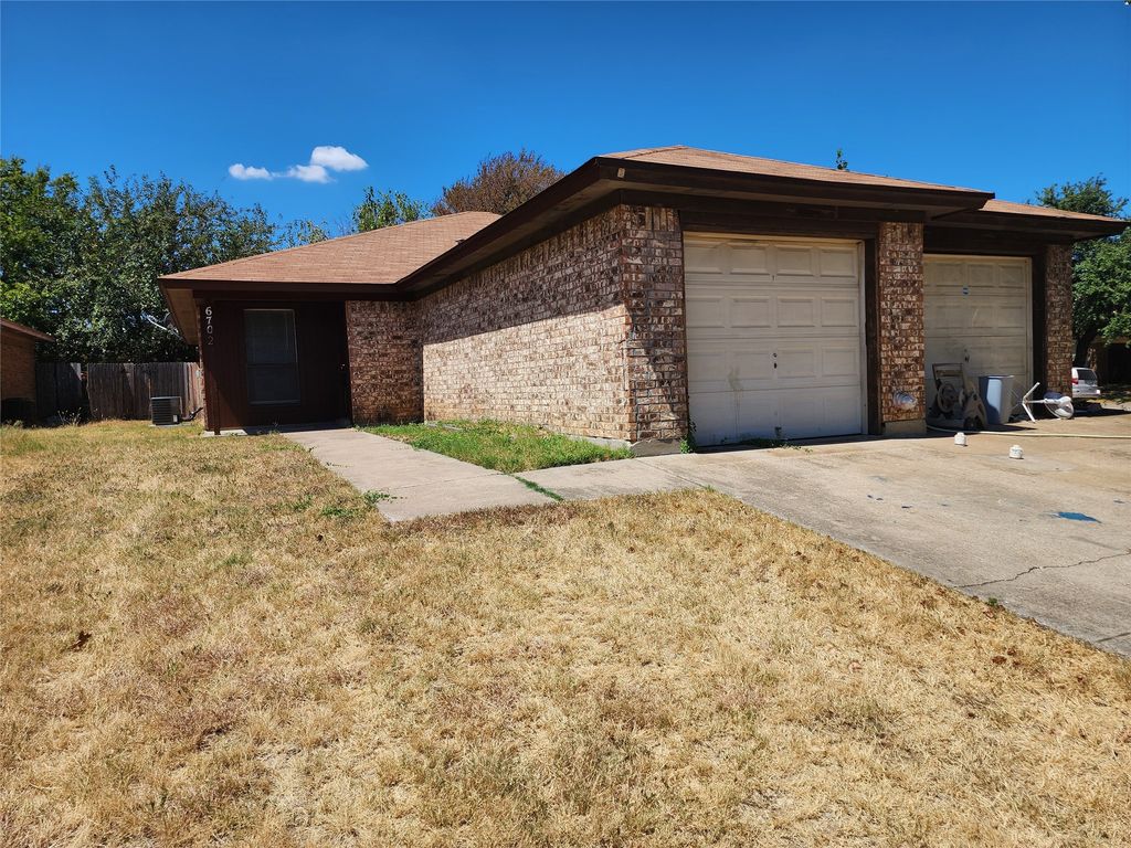 6702 S Creek Drive, Fort Worth, TX 76133