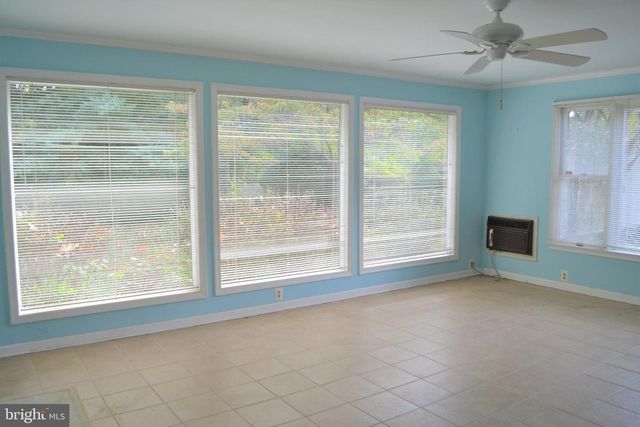 3809 WHISPERING LN, Falls Church, VA 22041