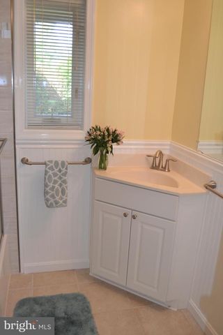 3809 WHISPERING LN, Falls Church, VA 22041