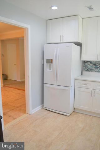 3809 WHISPERING LN, Falls Church, VA 22041