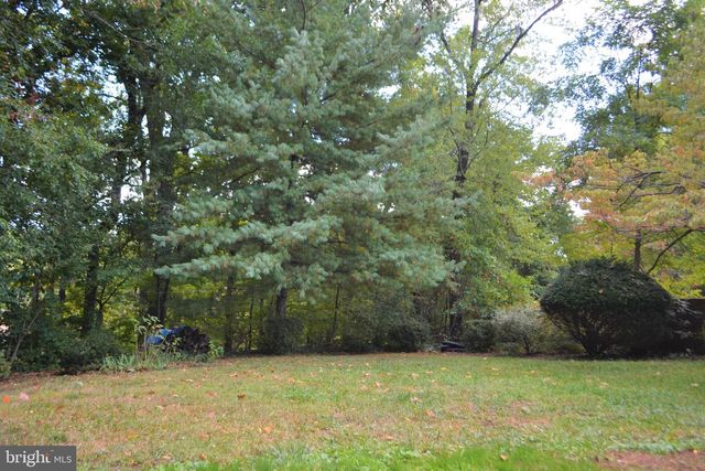 3809 WHISPERING LN, Falls Church, VA 22041