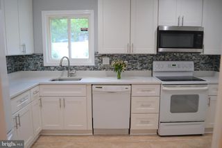 3809 WHISPERING LN, Falls Church, VA 22041