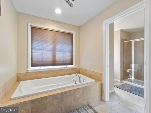 1214 DERRY LN, West Chester, PA 19380