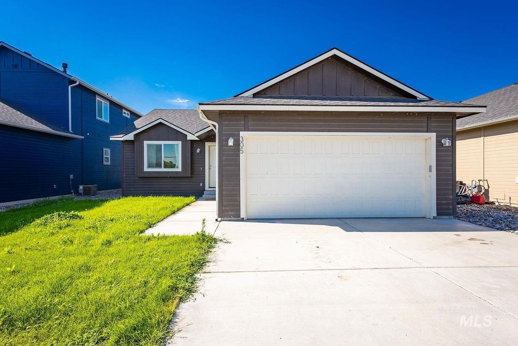 305 W Nevada Ave, Homedale, ID 83628