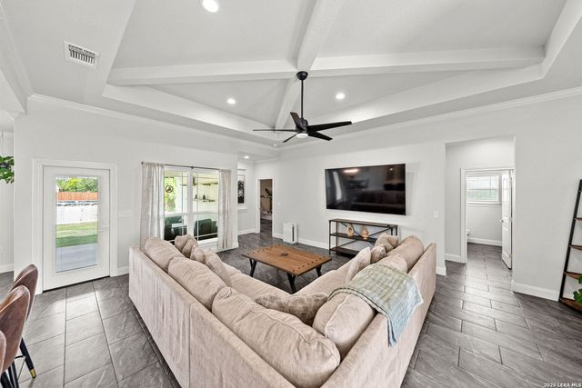 110 CR 3829, San Antonio, TX 78253