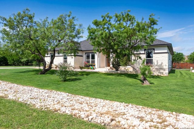 110 CR 3829, San Antonio, TX 78253