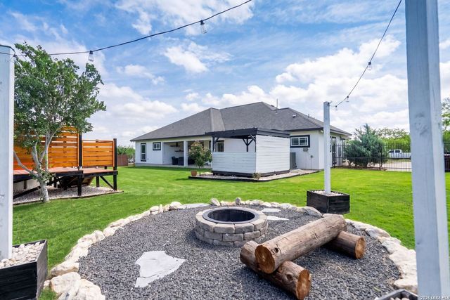 110 CR 3829, San Antonio, TX 78253