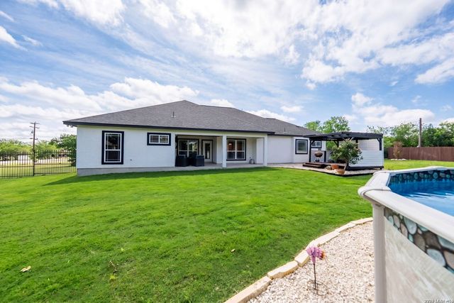 110 CR 3829, San Antonio, TX 78253