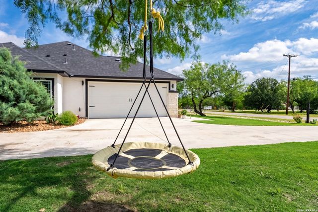 110 CR 3829, San Antonio, TX 78253