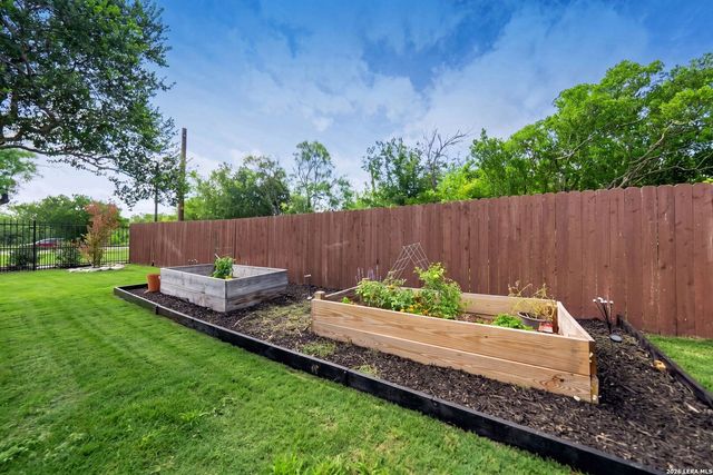 110 CR 3829, San Antonio, TX 78253