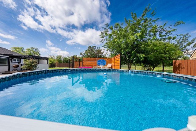 110 CR 3829, San Antonio, TX 78253
