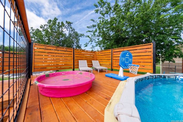 110 CR 3829, San Antonio, TX 78253
