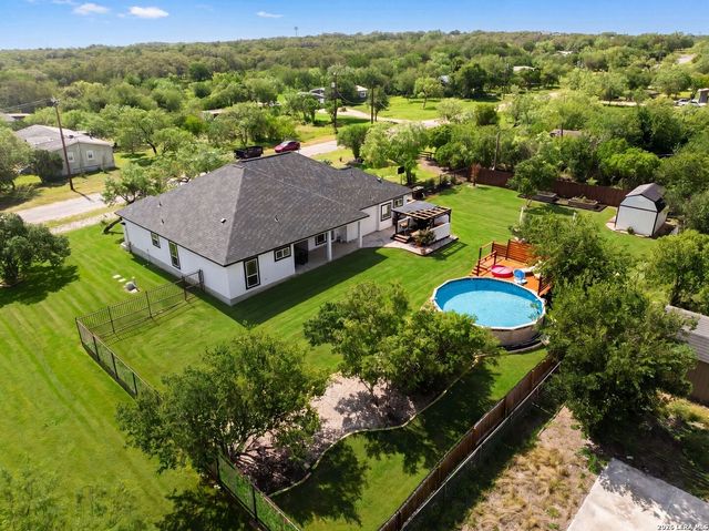 110 CR 3829, San Antonio, TX 78253