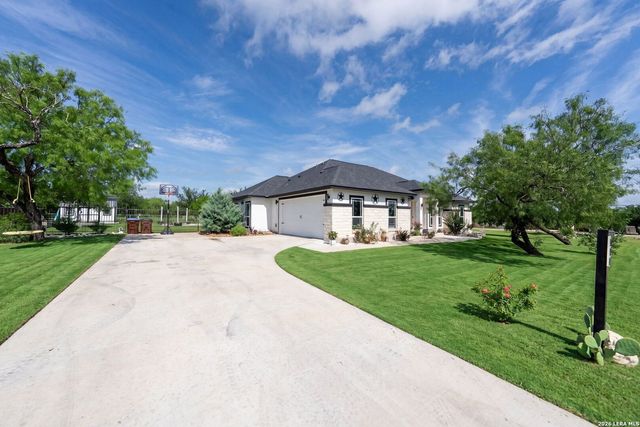 110 CR 3829, San Antonio, TX 78253