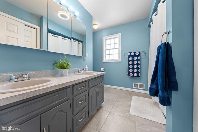 1231 ANN MARIE ST, Easton, PA 18045