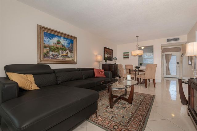 2861 NW 47th Terrace 303, Fort Lauderdale, FL 33313