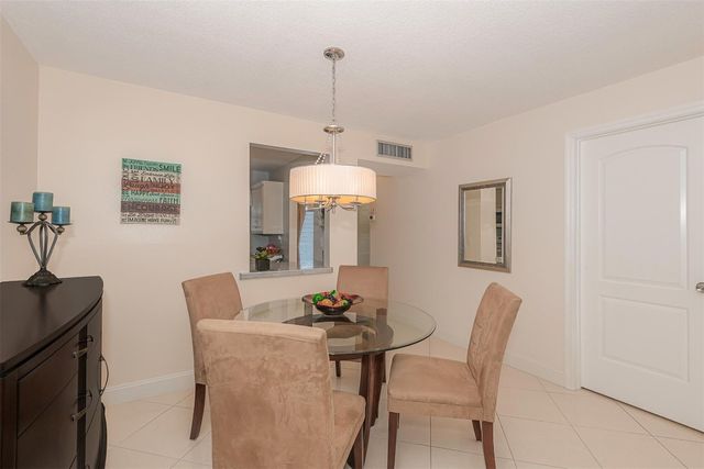 2861 NW 47th Terrace 303, Fort Lauderdale, FL 33313