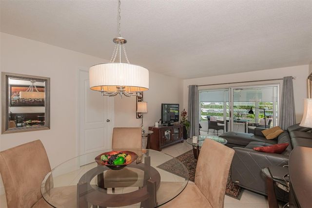 2861 NW 47th Terrace 303, Fort Lauderdale, FL 33313