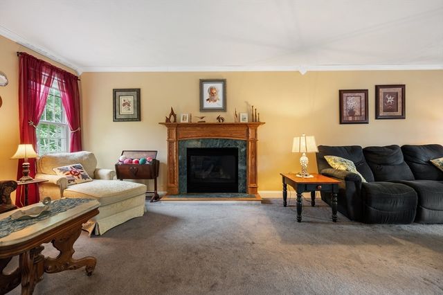 91 Brookside Dr, Middleboro, MA 02346