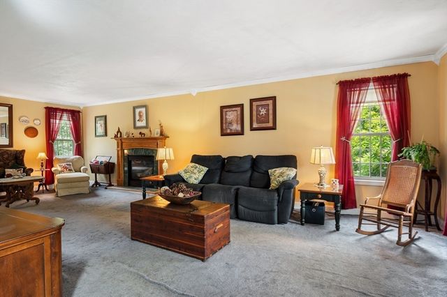 91 Brookside Dr, Middleboro, MA 02346