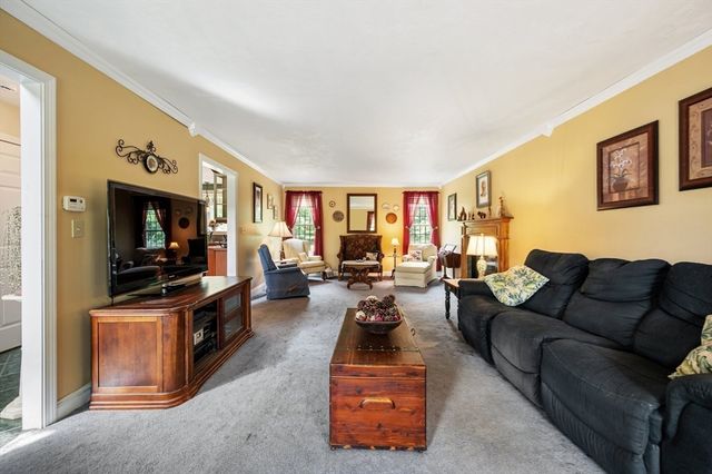 91 Brookside Dr, Middleboro, MA 02346
