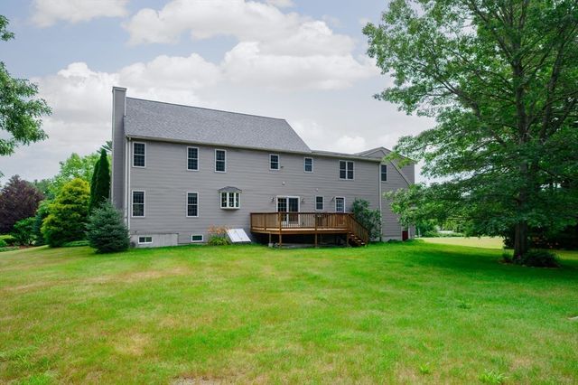 91 Brookside Dr, Middleboro, MA 02346