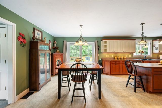 91 Brookside Dr, Middleboro, MA 02346