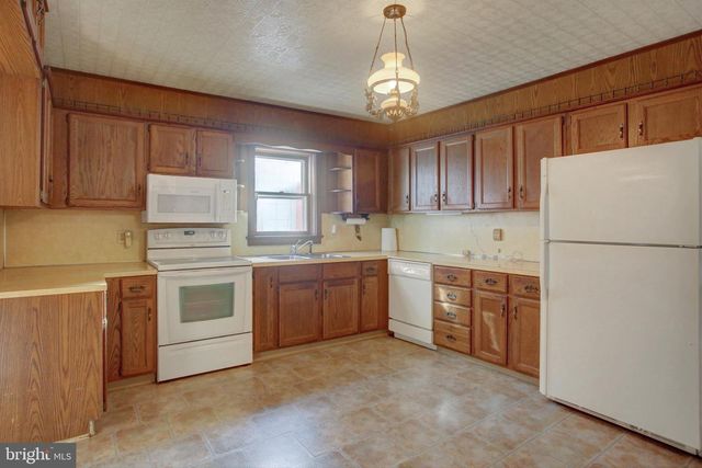 28 HIGH ST N, Arendtsville, PA 17303