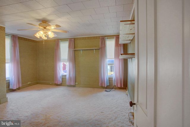 28 HIGH ST N, Arendtsville, PA 17303