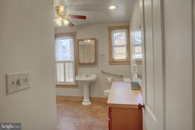 28 HIGH ST N, Arendtsville, PA 17303