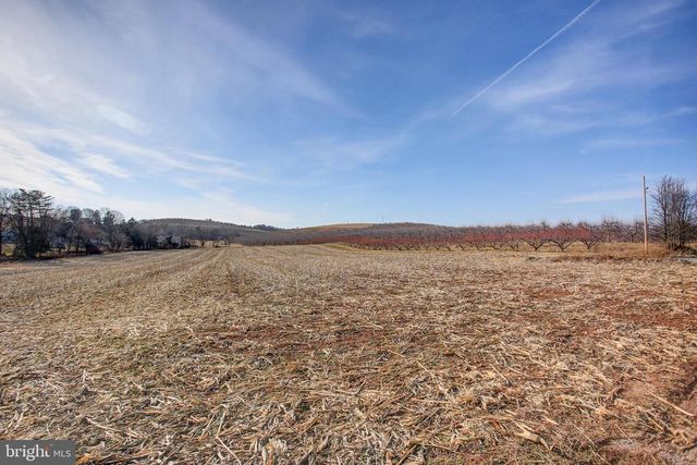 28 HIGH ST N, Arendtsville, PA 17303