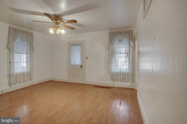 28 HIGH ST N, Arendtsville, PA 17303