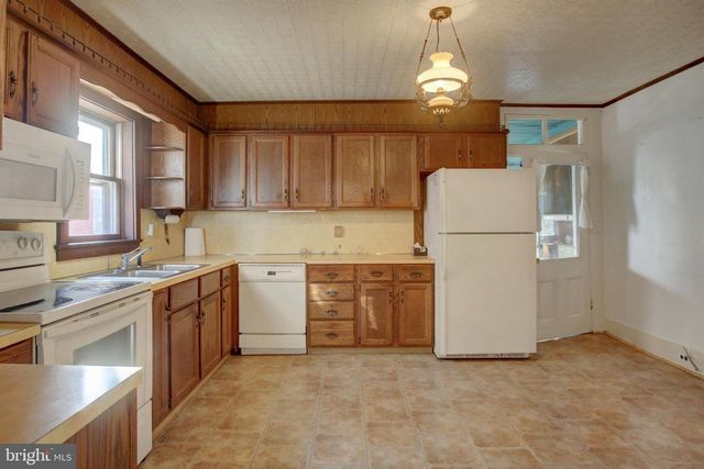 28 HIGH ST N, Arendtsville, PA 17303