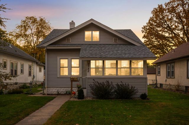 2742 Garfield Street NE, Minneapolis, MN 55418