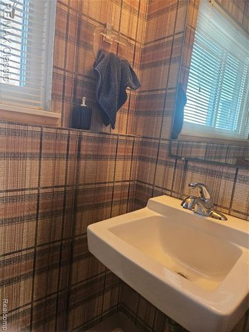 31205 Leelane Street, Farmington Hills, MI 48336