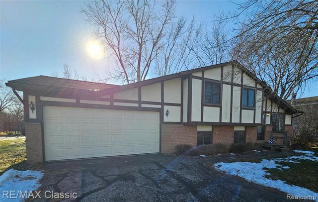 31205 Leelane Street, Farmington Hills, MI 48336