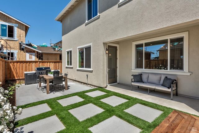 2527 Courtney Ave, Santa Rosa, CA 95403