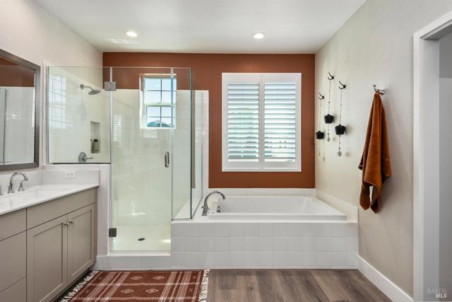 2527 Courtney Ave, Santa Rosa, CA 95403