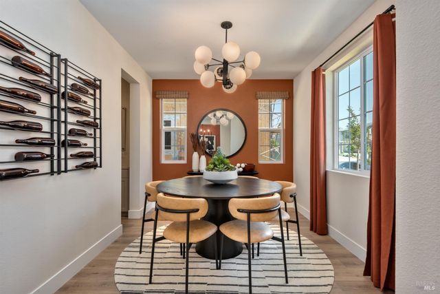 2527 Courtney Ave, Santa Rosa, CA 95403