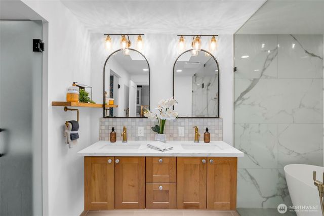 7928 SE 76th Street, Mercer Island, WA 98040