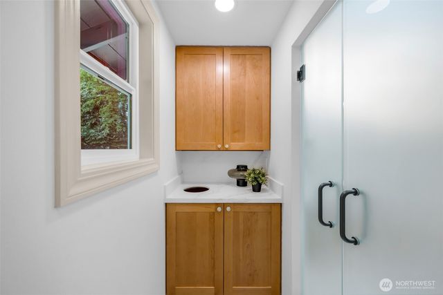 7928 SE 76th Street, Mercer Island, WA 98040