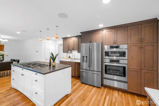 7928 SE 76th Street, Mercer Island, WA 98040