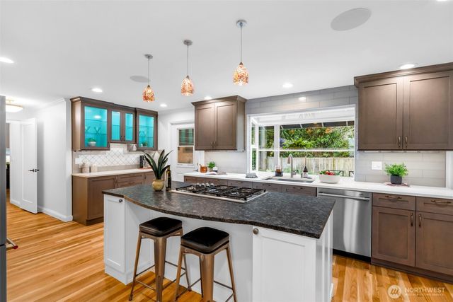 7928 SE 76th Street, Mercer Island, WA 98040