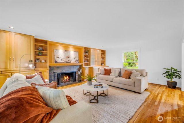 7928 SE 76th Street, Mercer Island, WA 98040