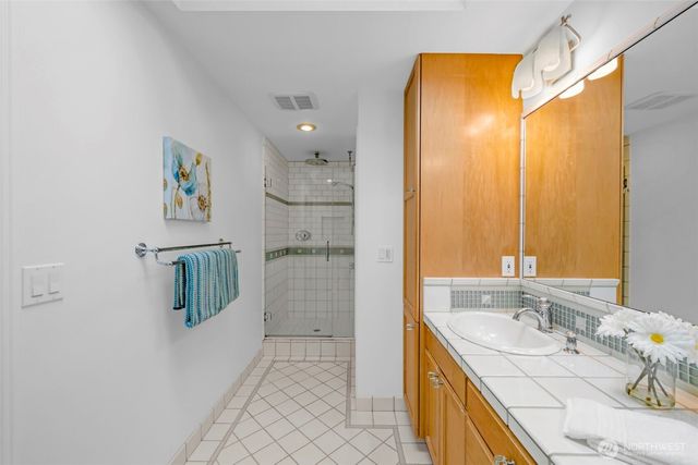 7928 SE 76th Street, Mercer Island, WA 98040