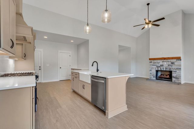 198 Creekside Dr, Lewisburg, TN 37091