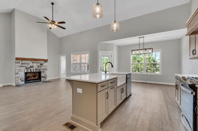 198 Creekside Dr, Lewisburg, TN 37091