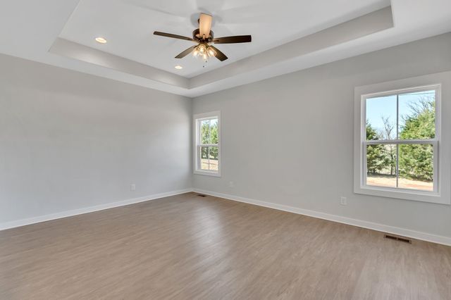 198 Creekside Dr, Lewisburg, TN 37091