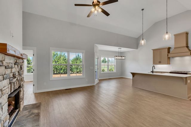 198 Creekside Dr, Lewisburg, TN 37091